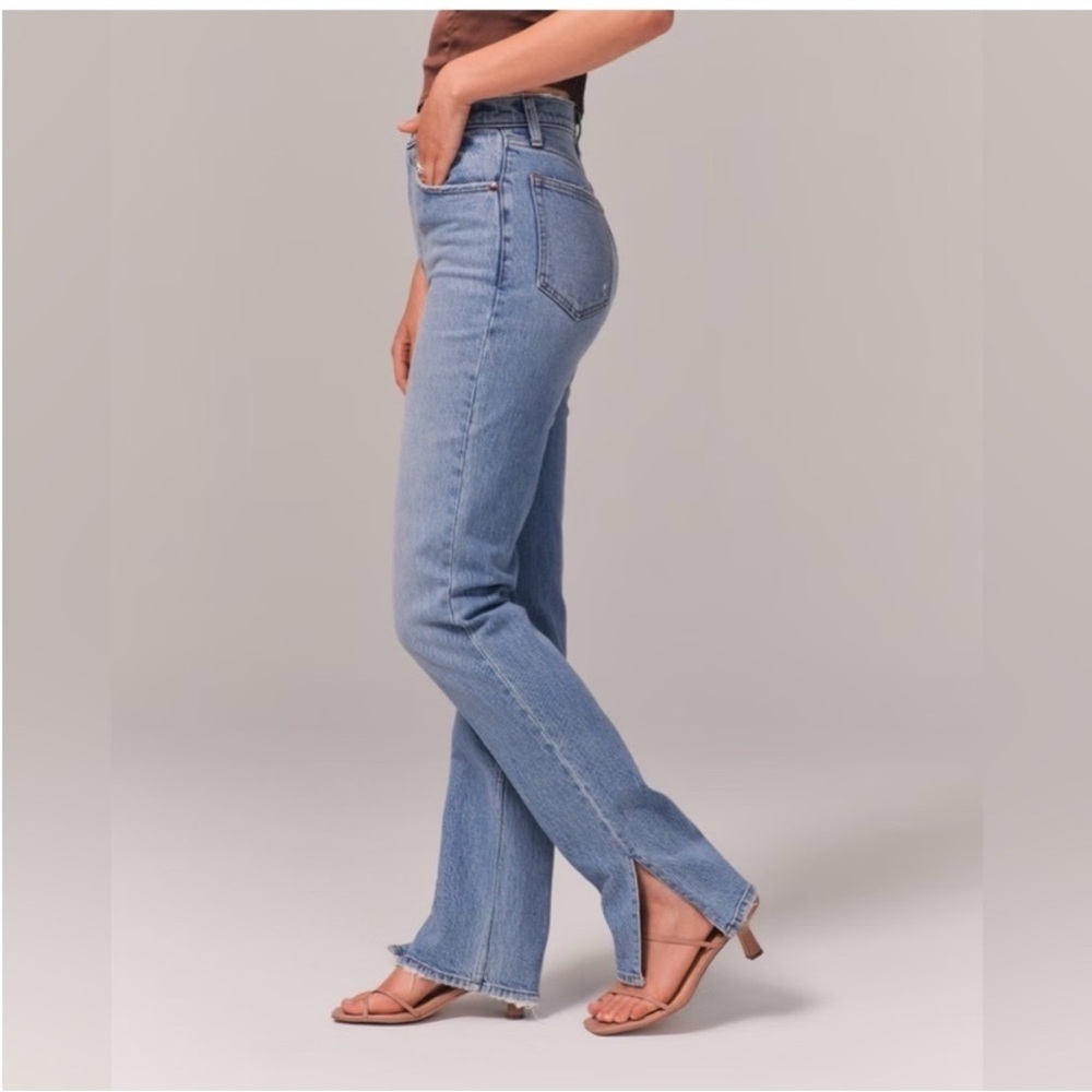 Abercrombie & Fitch Curve Love Ultra High Rise 90s Straight Jean - Picture 2 of 9